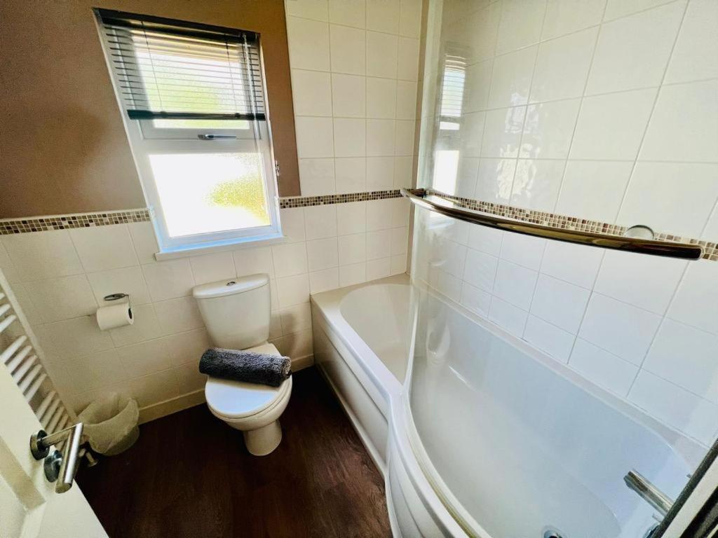 Waterfall Retreat Poole Bagian luar foto
