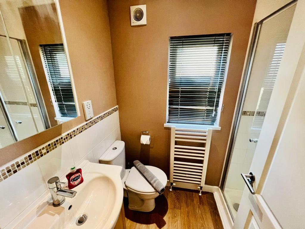 Waterfall Retreat Poole Bagian luar foto