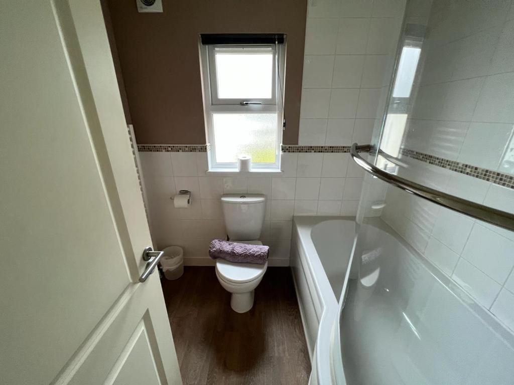 Waterfall Retreat Poole Bagian luar foto